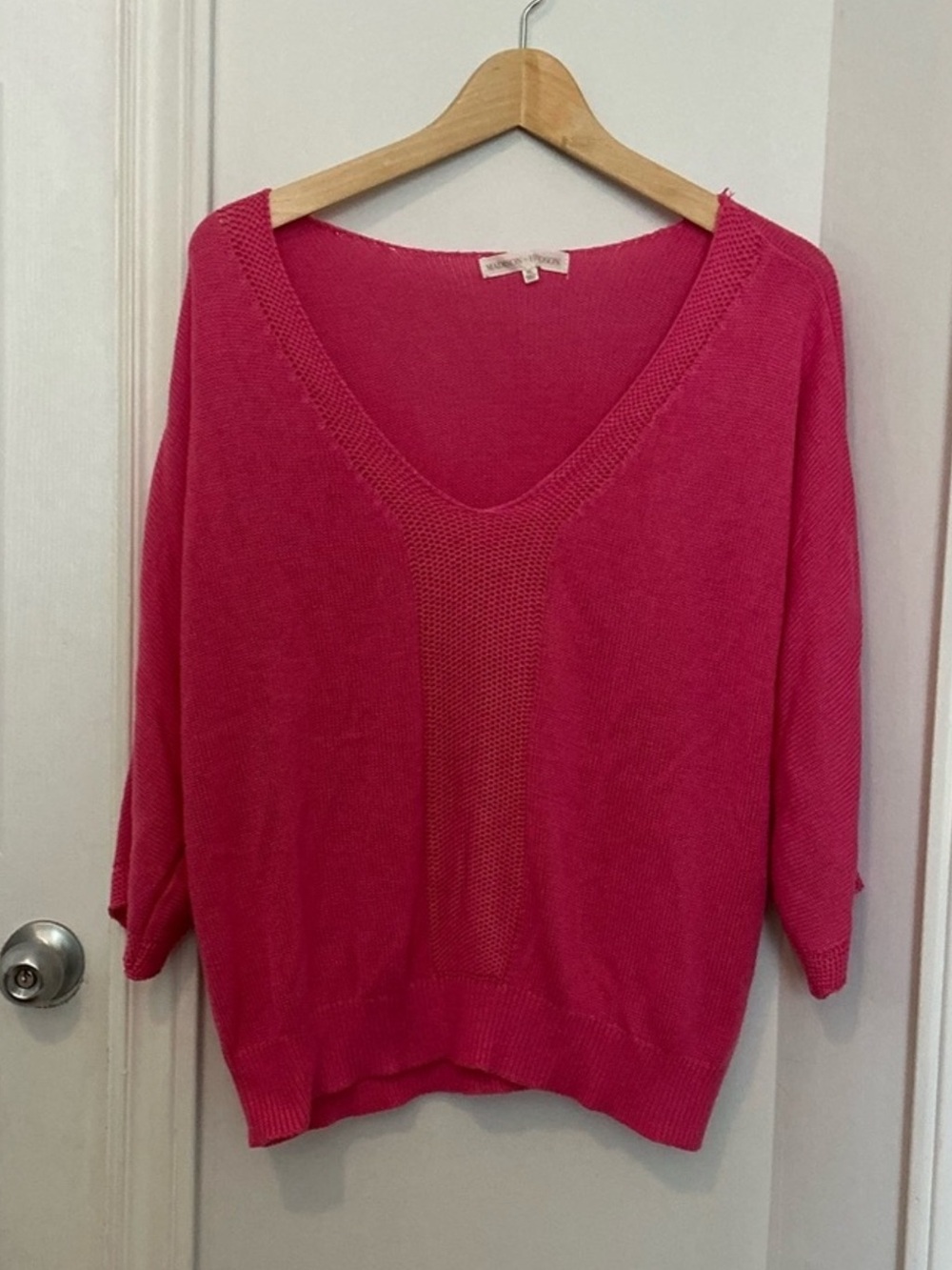 🎉 3 for $15🎉 Bright Pink V-Neck Batwing Cropped Sweater